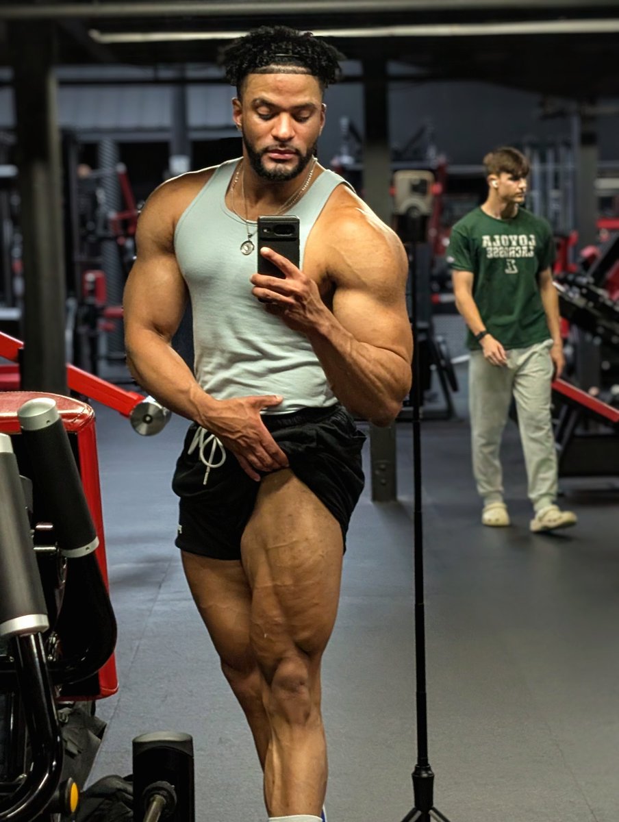 PerMasterDude's tweet photo. LEG DAY GOES HARD!  Closer and closer to pro status. https://t.co/gN1tsgTWzf