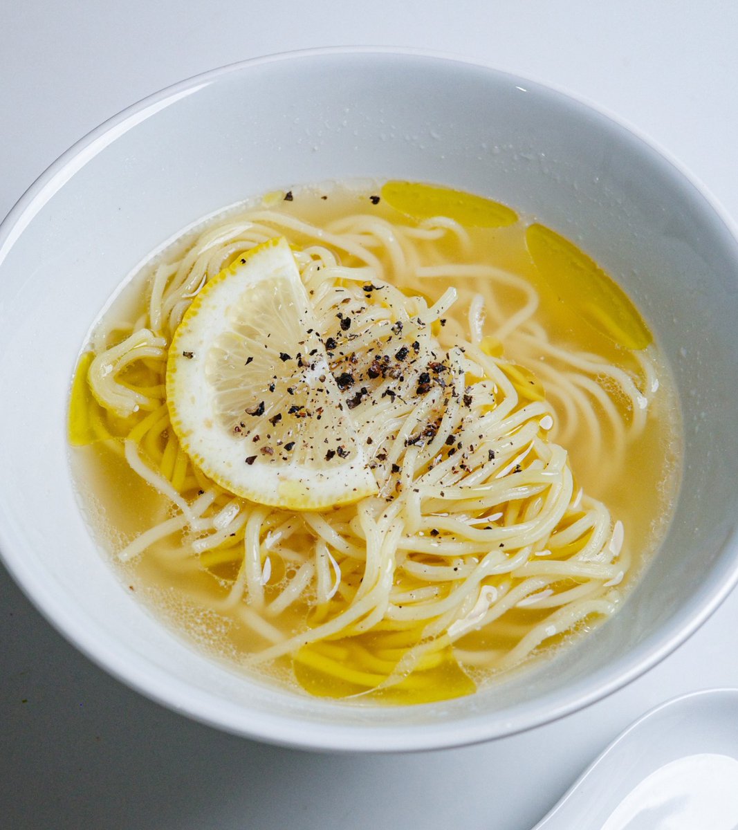 mtmtharb's tweet photo. 塩レモンラーメンが5分でできちゃうんだから最高 https://t.co/bi3ZOkYvj3