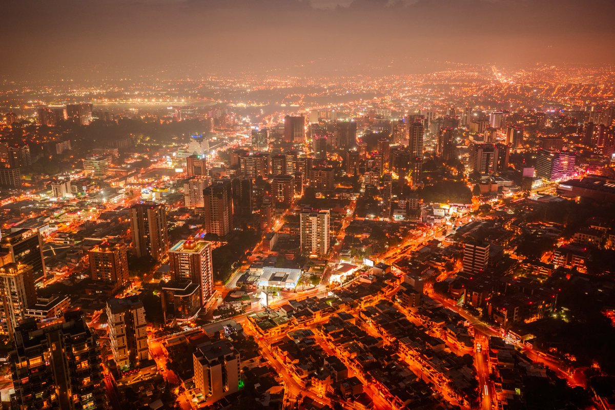 carbonvivo's tweet photo. Ciudad de Guatemala de noche https://t.co/eNaVjJESKI