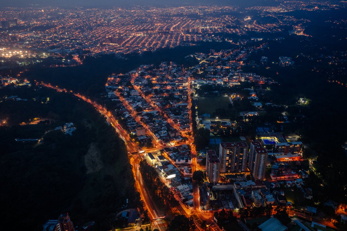 carbonvivo's tweet photo. Ciudad de Guatemala de noche https://t.co/eNaVjJESKI