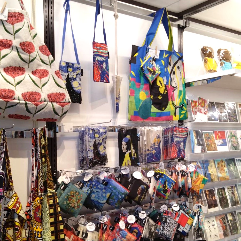 fukuoka_artshop's tweet photo. エコバッグに新商品が登場！
マティスの鮮やかな色合いが
新鮮でかわいいです✨

#福岡市美術館 #ミュージアムショップ #エコバッグ #LOQI https://t.co/c3Az68c4JD