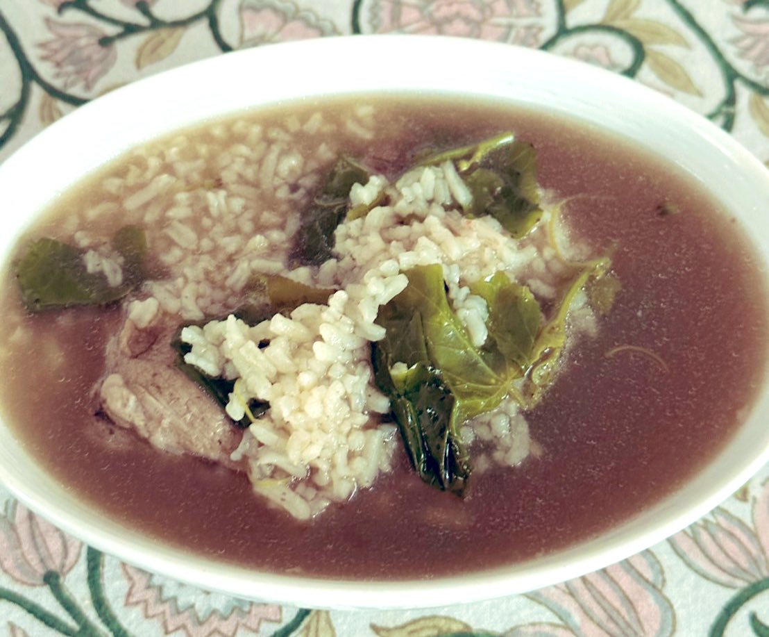 กระดูกอ่อนและเห็ดมอเรล ต้มให้เดือดและตุ๋นต่ออีกหนึ่งคืน ตอนเช้าใส่ข้าวสวยและใบตำลึงกระดูกเปื่อยมาก หอมน้ำแกง ปรุงและนำส่งโดยเพื่อนบ้านซอยถัดๆไป😘