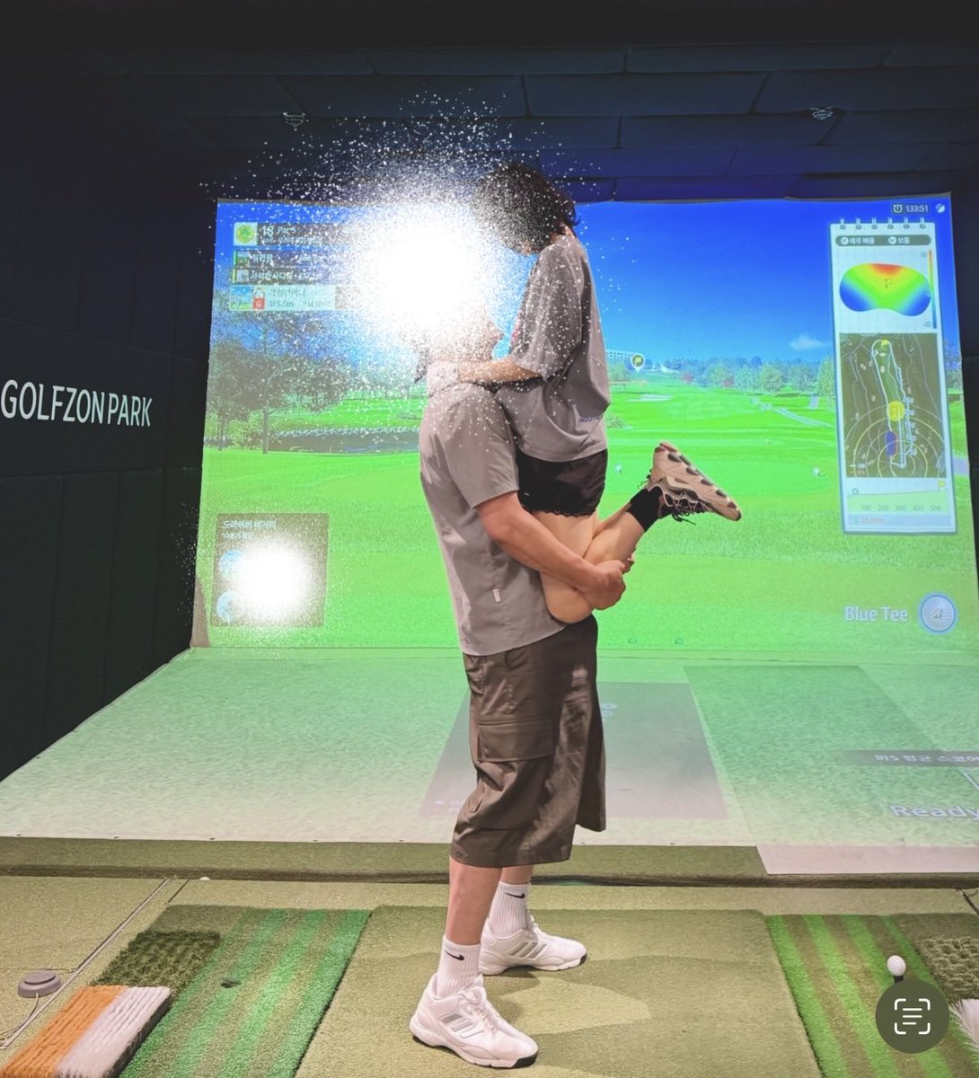 저희는 서로를 잘 아는 부부이며,
서로의 신뢰와 호기심 속에서
조심스럽고 성숙한 경험을 공유하고자 합니다.

음주가무에 텐션만 높은 분보다
대화를 중요하게 생각하며
예의와 매너를 갖춘 분이라면
편하게 DM 주세요.
#초대남 #부커 #골프만남