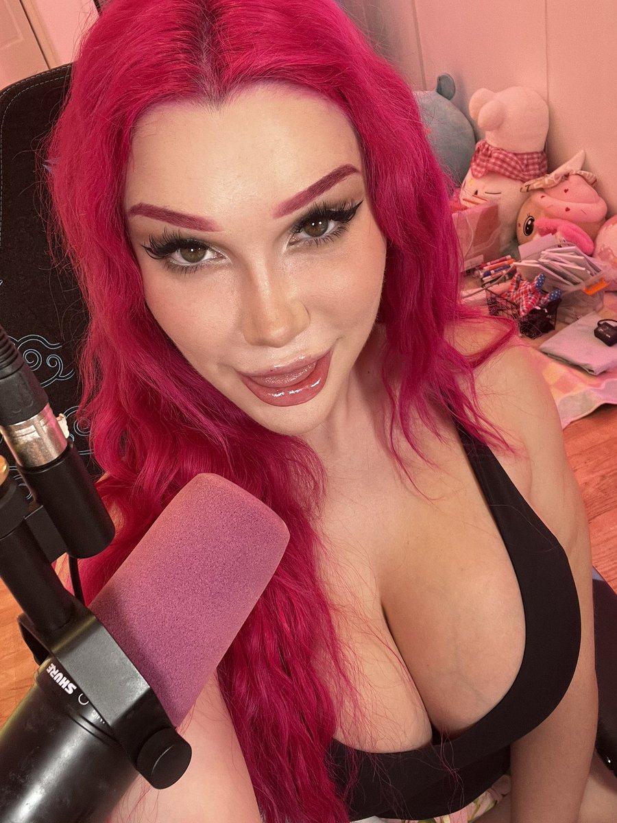 Live on Twitch rn play games with me if you’re subscriberrrr 

💜twitch.tv/lilylouofficial💜