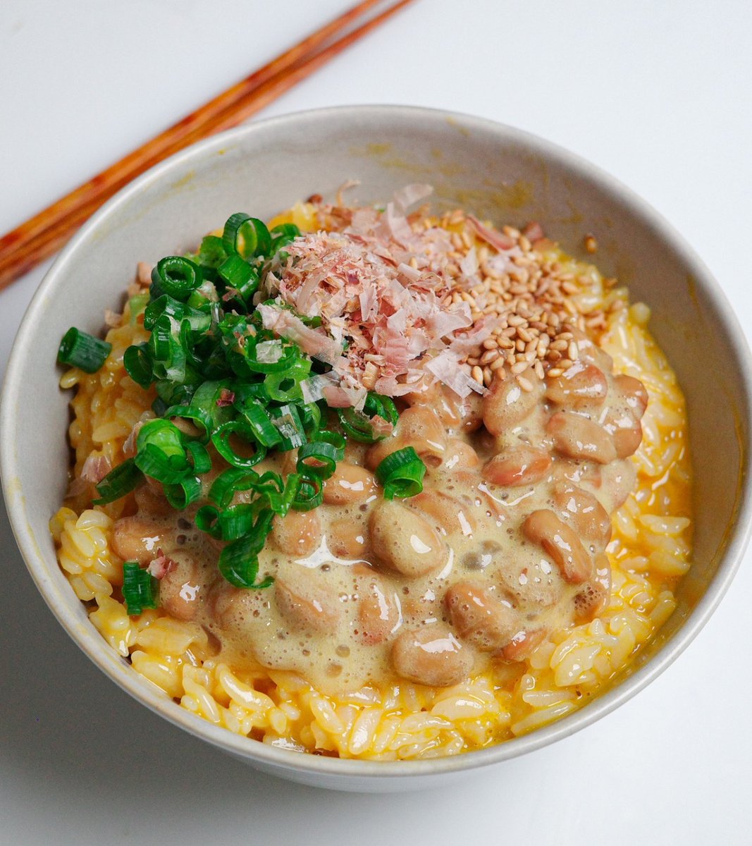mtmtharb's tweet photo. 卵かけご飯にちょいマヨするとふわふわ濃厚でたまらんすぎた・・・ https://t.co/KbUeCQdCTW