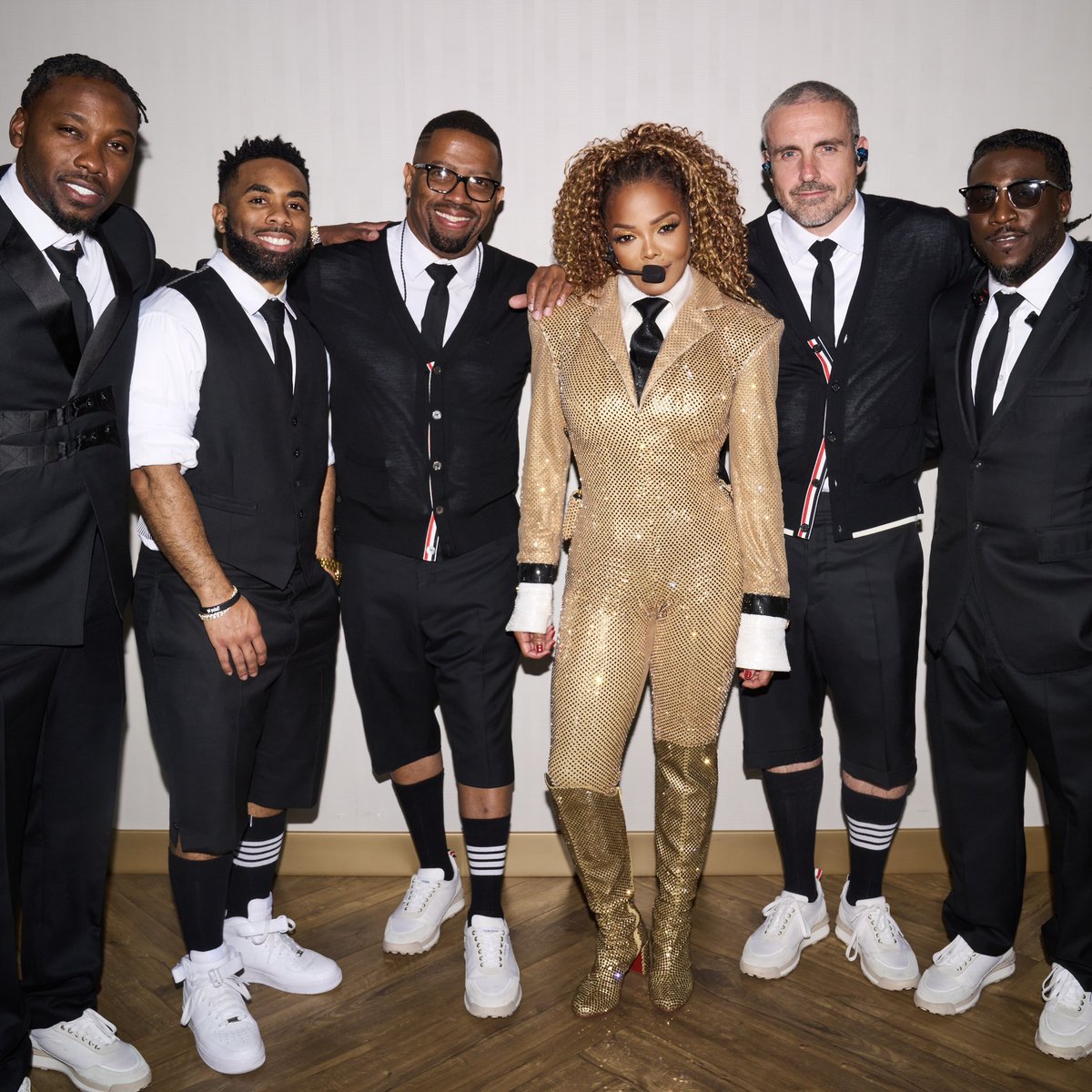 JanetJackson's tweet image. Last May show at Resorts World. See you in September!!

Tickets in bio.