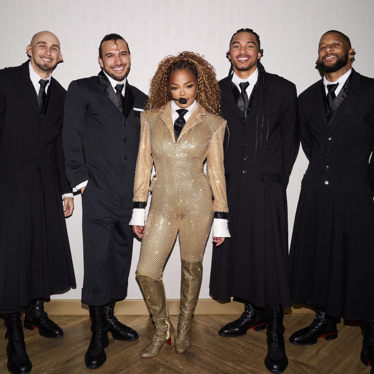 JanetJackson's tweet image. Last May show at Resorts World. See you in September!!

Tickets in bio.