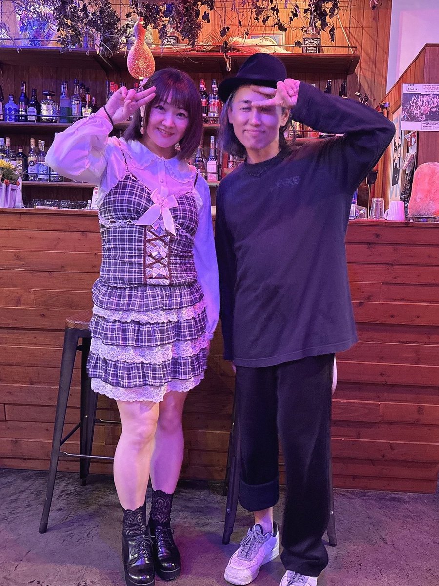 yumichan_artist's tweet photo. 共演した #ソラトベルカ #モノクロボーダーライン #nomoe さんと❤️
色々お話できて良かったです😇
ライブハウス #peace の店長 #金子純 さんにも、大変お世話になりました🥰
6/8(日)は、🎉peace18周年祭🎉らしいですよ😆💕 https://t.co/qMTe3QBgOd