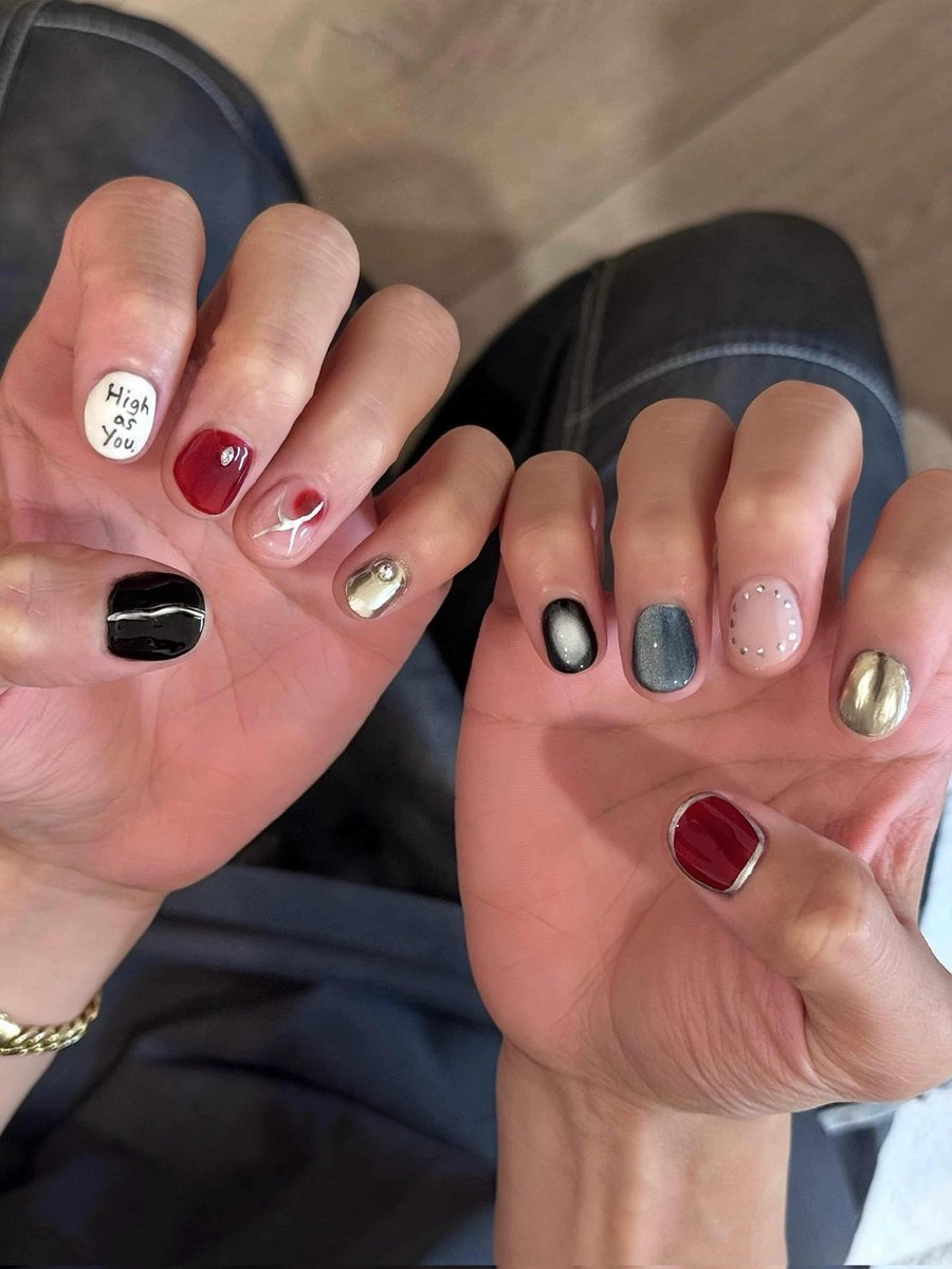 MarkyTuan4's tweet photo. Oh I forgot to mention! My lovely Queen did my nails for the MV @Under_0urSpell2 https://t.co/FoQpTi0WQ7