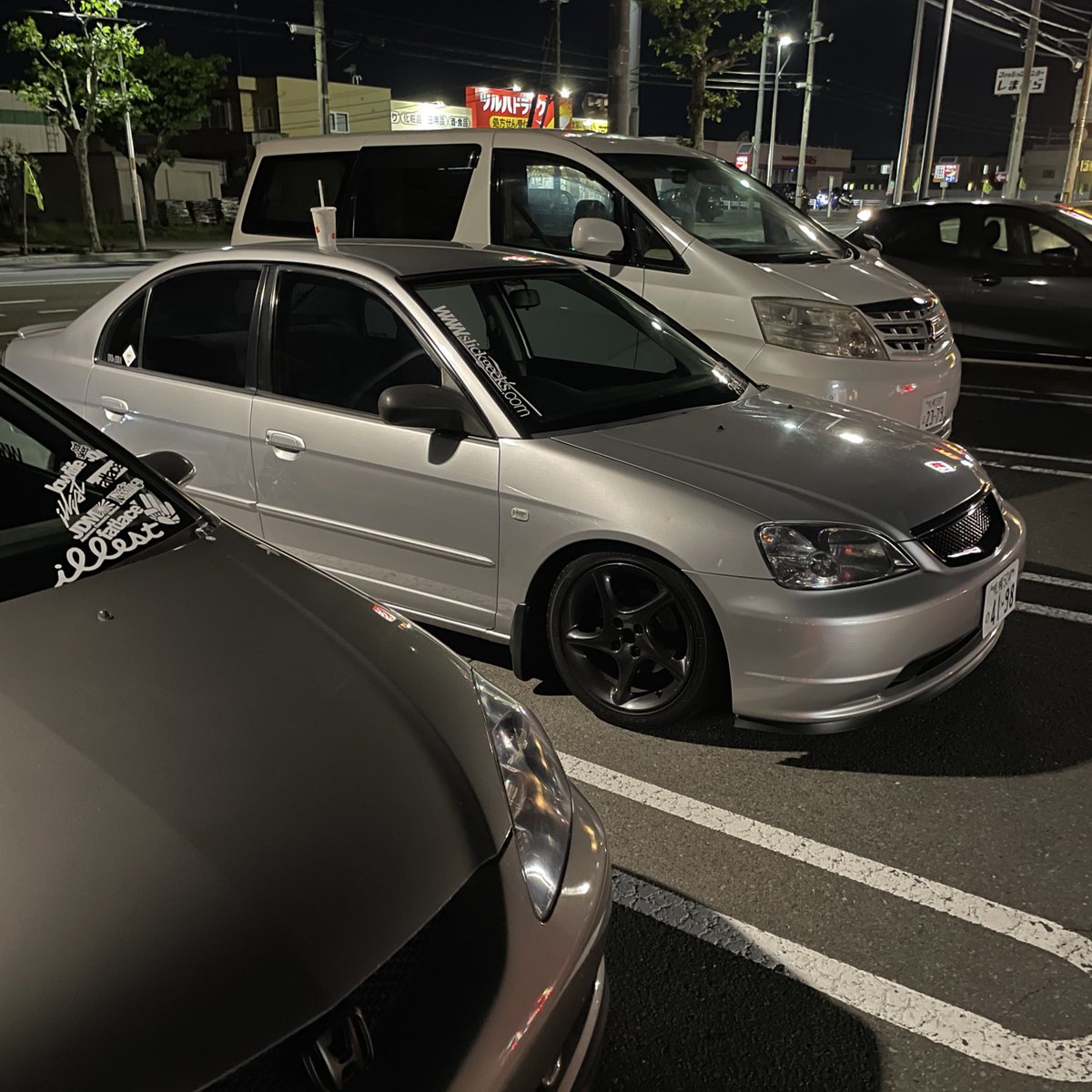 chakingawesome's tweet photo. カッコいいこの車 https://t.co/IkK9v4Bg0o