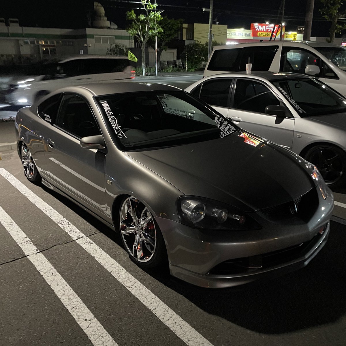 chakingawesome's tweet photo. カッコいいこの車 https://t.co/IkK9v4Bg0o