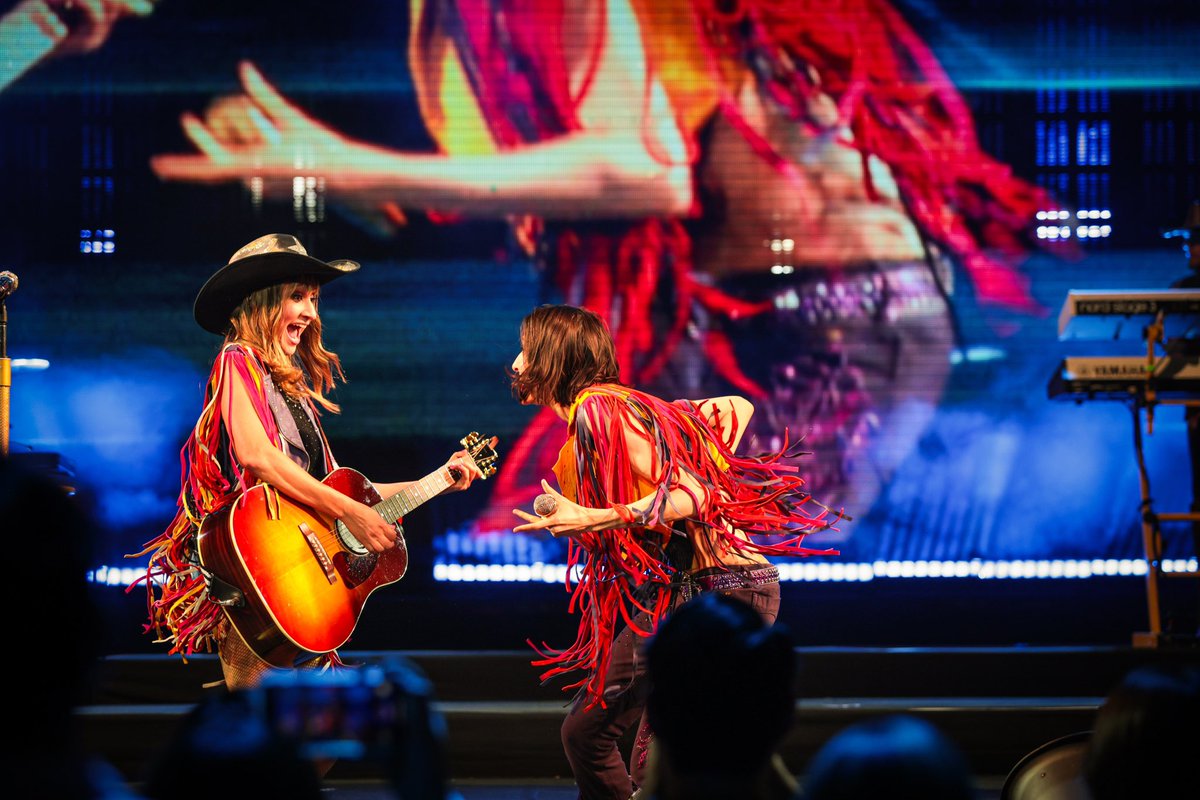 haashoficial's tweet photo. GUADALAJARA ❤️😍 ¡Qué increíble estar de regreso con ustedes y con otro #SoldOut ! Casa llena en HAASHVILLE 🙏🏻🌵🤠❤️. Gracias por cantar con nosotras de esta manera y por llenar este lugar con tanto amor. Ustedes son la razón por la que seguimos haciendo música con todo el corazón.