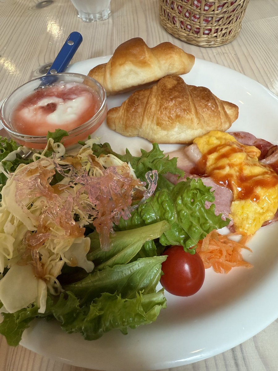 syouchan106's tweet photo. 別荘を買いに来てます。
 #嬬恋村
 #北軽井沢
 #プリンスランド
 #DCafe https://t.co/BxUwc8gMVq