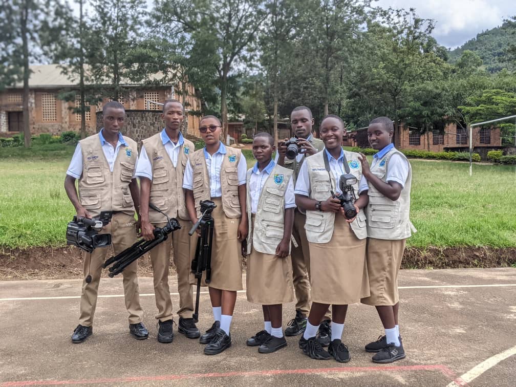 Fr_Ramon_K_TVET's tweet photo. Dutewe ishema no kwitabira iki gikorwa #TVETExpoAndSkillsCompetition2025 cyateguwe na @RTB_Rwanda. Ishami ryacu rya #MultimediaProduction riragaragaza ibyo rikora rinatambutse iki gikorwa 5/5. Nawe ngwino urebe amahirwe ari mu kwiga #TVET, aho kwiga ari ugukora.
#NanjyeNdiTVET https://t.co/99es9o1q6f