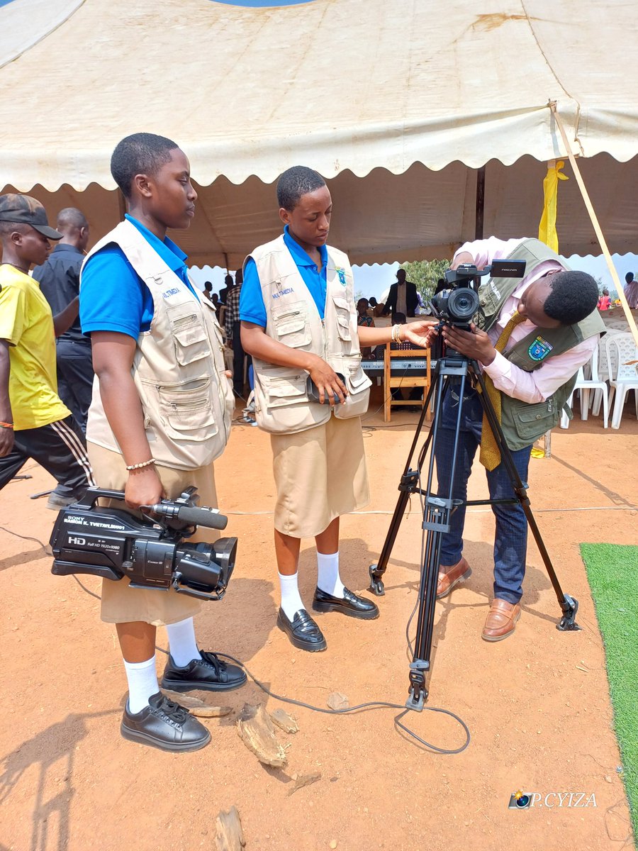 Fr_Ramon_K_TVET's tweet photo. Dutewe ishema no kwitabira iki gikorwa #TVETExpoAndSkillsCompetition2025 cyateguwe na @RTB_Rwanda. Ishami ryacu rya #MultimediaProduction riragaragaza ibyo rikora rinatambutse iki gikorwa 5/5. Nawe ngwino urebe amahirwe ari mu kwiga #TVET, aho kwiga ari ugukora.
#NanjyeNdiTVET https://t.co/99es9o1q6f