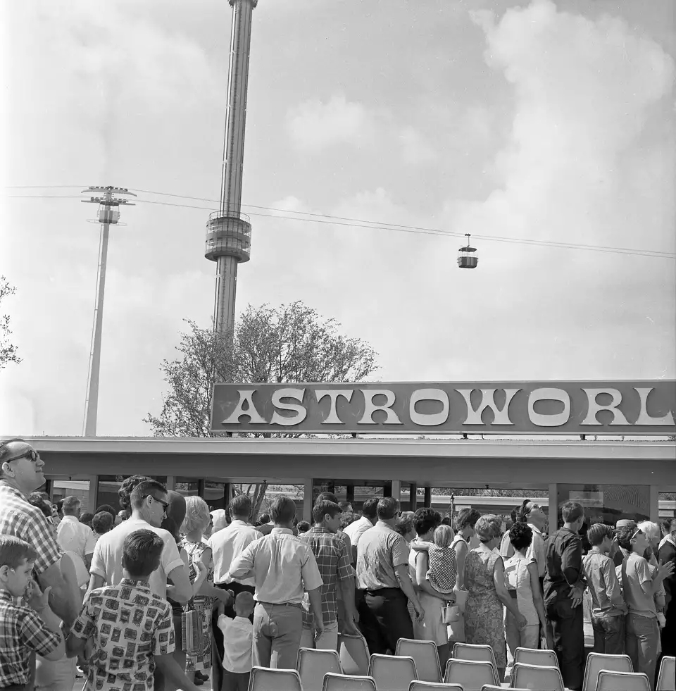 HoustonSixFlags's tweet image. AstroWorld opened, 57 years ago today.