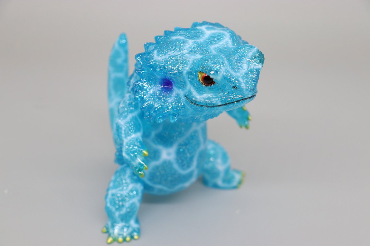 フトアゴンの新色です！ と言っても目新しさはありませんけどね😅 水中