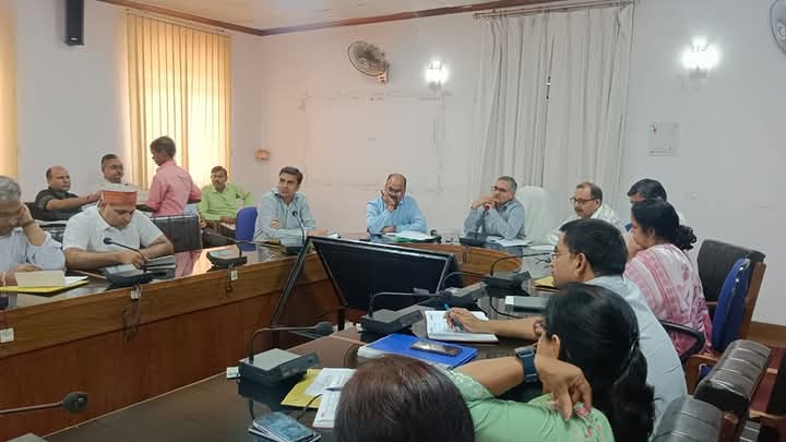 दिनांक 31 मई 2025 को निदेशक श्री वी के शुक्ल सर द्वारा परिषद में चल रहे शोध कार्यों एवं शोध सम्बंधित अन्य गतिविधियों , लम्बित वाद, आय एवं व्यय आदि की गहन समीक्षा शाहजहांपुर संस्थान पर की गईI 
<a href="/CMOfficeUP/">CM Office, GoUP</a> <a href="/LAXMINCHAUDHARY/">Laxmi Narayan Chaudhary BJP</a> <a href="/spshahibjp/">Surya Pratap Shahi</a> <a href="/UPCane/">Cane Development UP</a> <a href="/VKshukl83932426/">V. K shukla</a> <a href="/Sanjeev98674105/">S.K.Pathak</a>