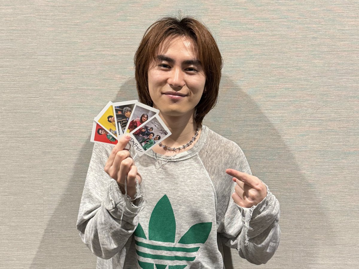 当選品 豆柴の大群 レオナエンパイア 直筆サイン入り チェキ MV衣装 きん・じ・えんど on X: 