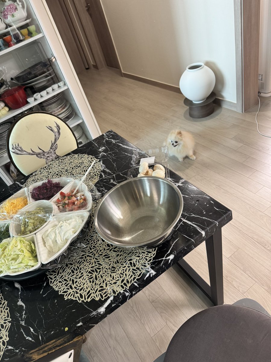 Getting ready for guests!! Today’s menu: Mexican food~ 🌮🎉