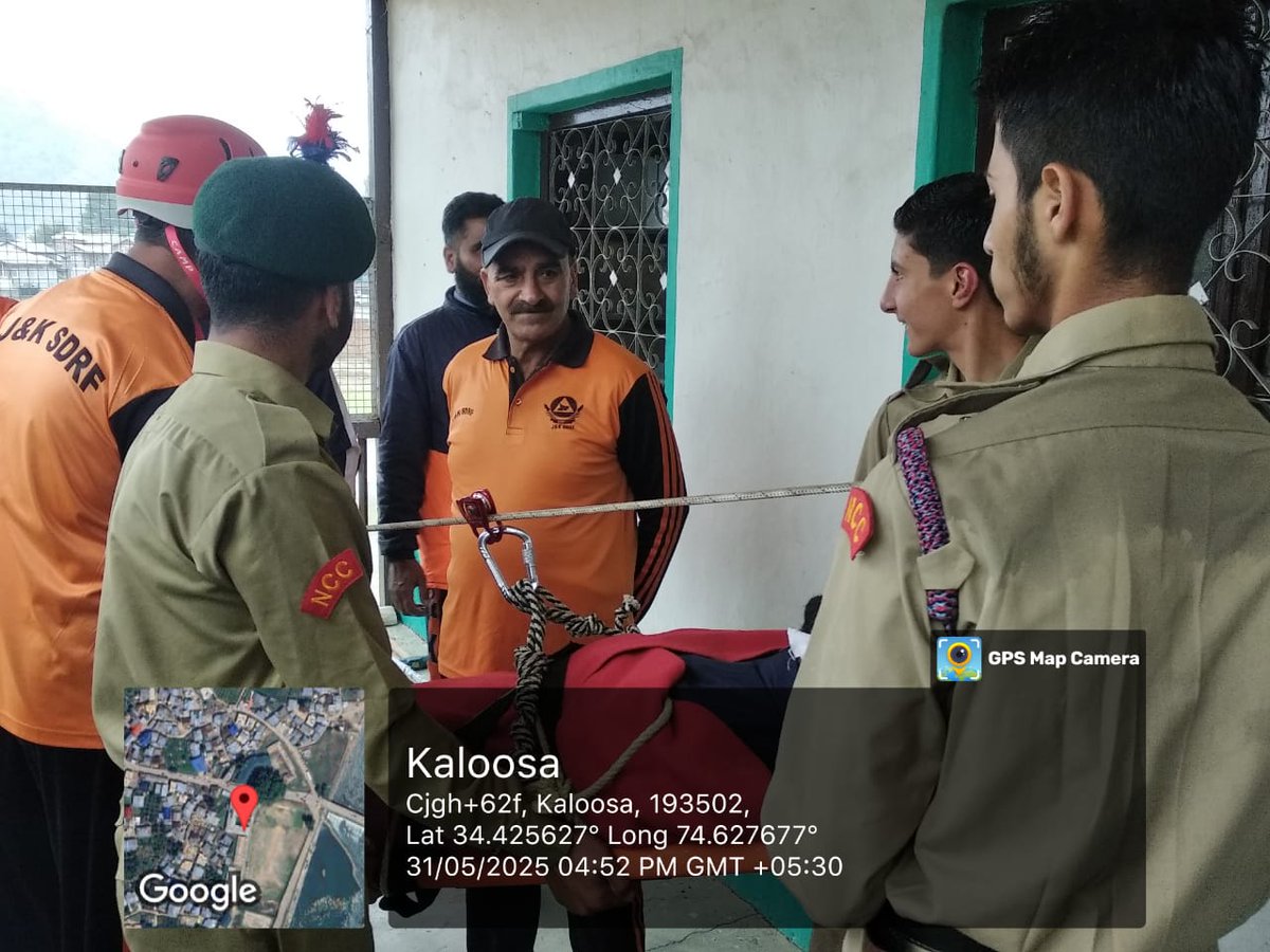 NCCGPHQSRINAGAR's tweet photo. Mock Drill Activities under #OPSHIELD conducted by NCC cadets of 7 J&K Bn NCC in collaboration with the civil administration in Kupwara and Bandipora districts. Preparing today for a safer tomorrow!
💪🇮🇳 #NCC #DisasterPreparedness #JK
@adgpi @HQ_DG_NCC @NorthernComd_IA @PIB_India @PRODefSrinagar @ChinarcorpsIA @NCCDteJKL @infokupwara @KupwaraCops @dckupwara @SchoolEdujkut @sakinaitoo @ddnewsSrinagar @OfficeOfLGJandK @OmarAbdullah