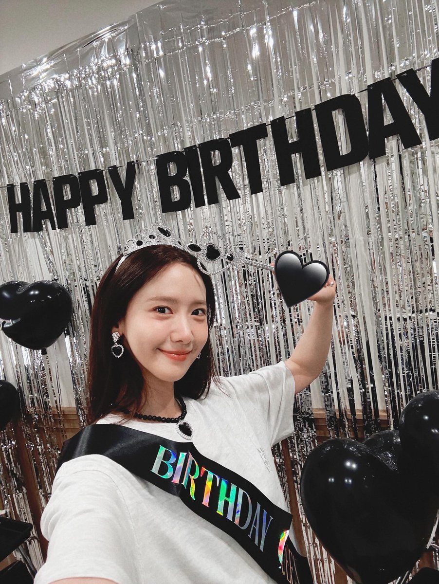 SNSD_0805's tweet photo. [INSTAGRAM] yoona__lim:

2025.05.30
올해도 많은 축하 받아서 행복했어융☺️

https://t.co/IoaBId7uww https://t.co/TZwEqGwgts