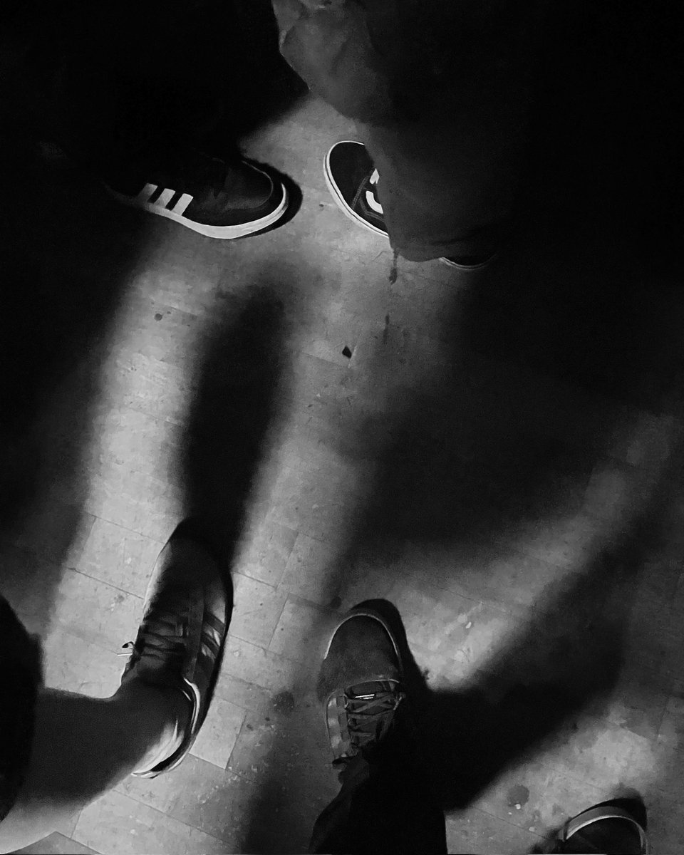 Good_Night_Pics's tweet photo. Birkenhead 
23.05.2025
#futureyard #birkenhead #livemusic #blackandwhite #shoes #streetphotographer https://t.co/1IiGF2MMwQ