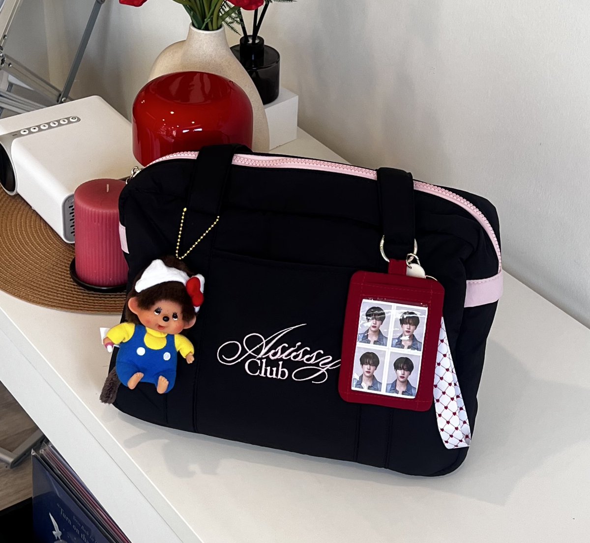 nchdaq's tweet photo. มารวมพิกัดกระเป๋าสายแบก แยกเป็น 2 หมวดคือใส่ได้แค่ ipad กับอีกแบบคือใส่ notebook ได้ด้วย ทนทุกใบ มีทั้งน่ารักและ classy นักเรียน first jobber ใช้ได้ยาวๆ🧸🍊🥣 https://t.co/3TQuOE6nRb