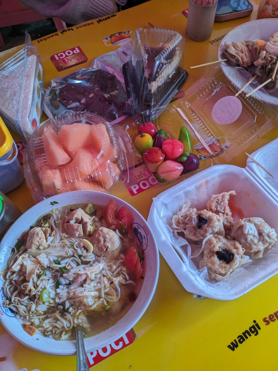 adnahyn's tweet photo. sederhana tapi membahagiakan : 
milih jajanan secara blind pick tapi ternyata enak semuaa 🥹💗
(minggu depan akan repurchase di tempat yang sama) https://t.co/RmQTmIzDmG