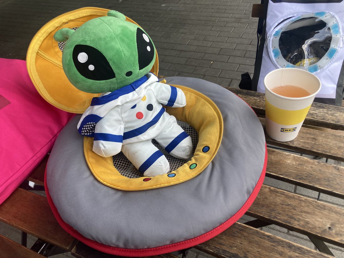 kimishine1984's tweet photo. マーヤ、お前の愛機も買ったぞ🛸
#IKEA
#IKEAalien
#ぬい活
#ぬい撮り https://t.co/h6DFQn6KTI