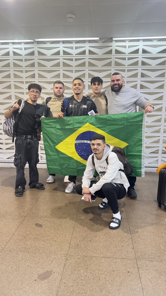 belkytv's tweet photo. Do Brasil pro mundo. Chegamos, e é pra vencer. 🇧🇷 #goWS https://t.co/P3VhrEw1Ym
