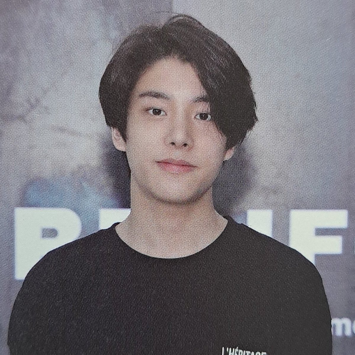 ก็ไม่แปลกใจที่ความหล่อเปนที่เลื่องลือในหมู่เด็กฝึกด้วยกันว่า เด็กฝึกจากออสหน้าตาหล่อมาก