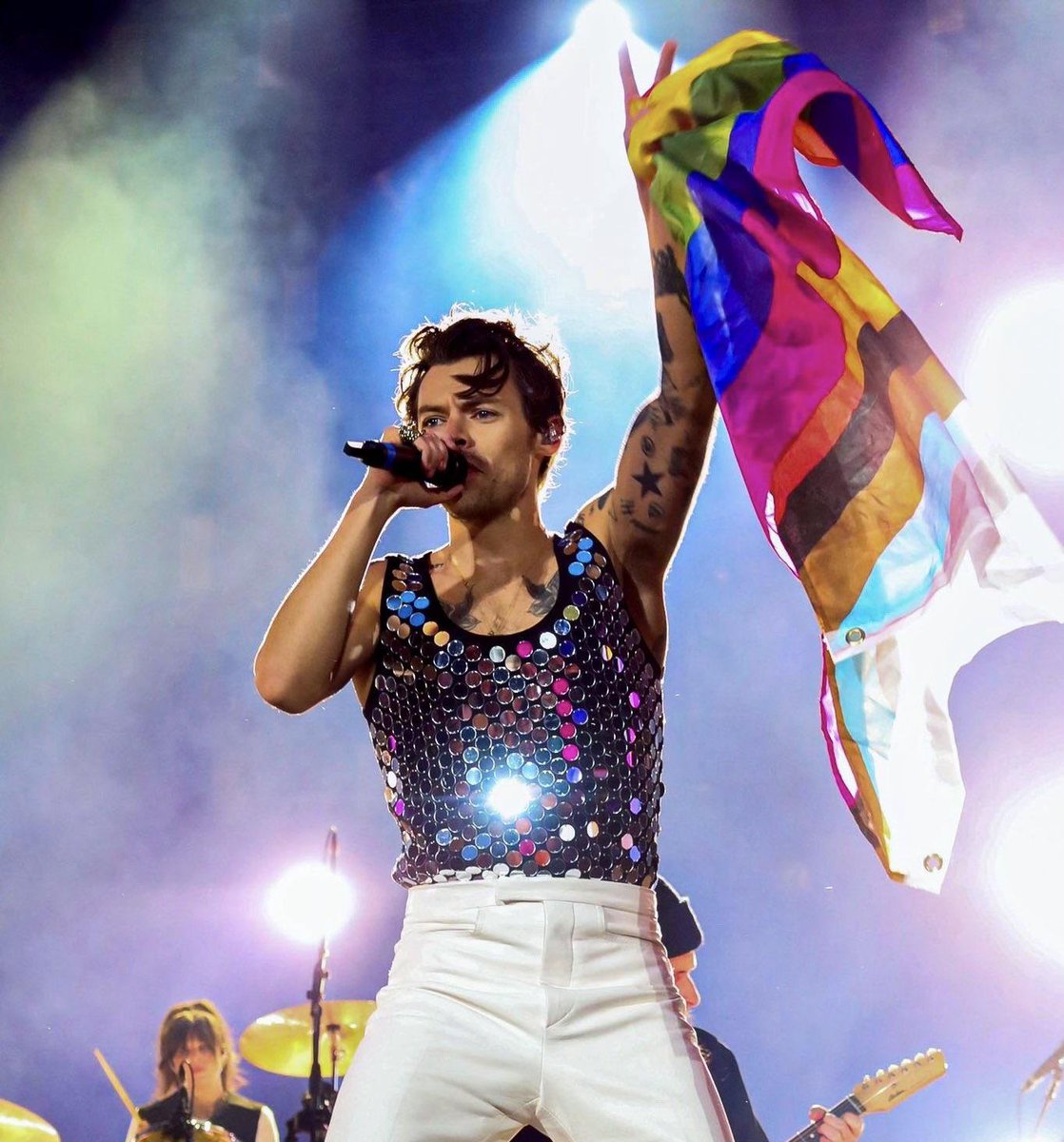 LelandAccess's tweet photo. Happy Pride 🌈 to all of Leland’s incredible fans around the world! Your unwavering support, vibrant energy, and beautiful diversity makes this community special. We’re celebrating all the love, authenticity, and kindness you share, today and always. So proud to stand with you. https://t.co/lBSmXUw3hx