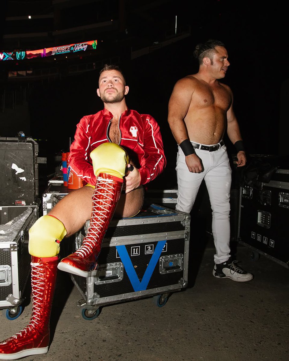 LivingPipeDream's tweet image. Even if things don’t end well, keep your head up.

#AEWDoN