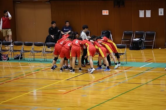 女子
県総体
1回戦 vs.名古屋南
10-16（7-93-7）敗北😢

たくさんの応援ありがとうございました！
目標には届かず悔しい結果となりましたがこの大会で3年生は引退となります。
これからは79期をメインにした新チームが始まります！引き続き旭丘女子ハンドボールのご声援よろしくお願いします‼️
