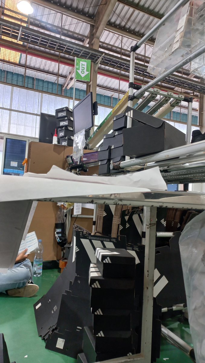 dawim's tweet image. Sabtu minggu berasa cepet bgt, males besok udah senin lagi 😩