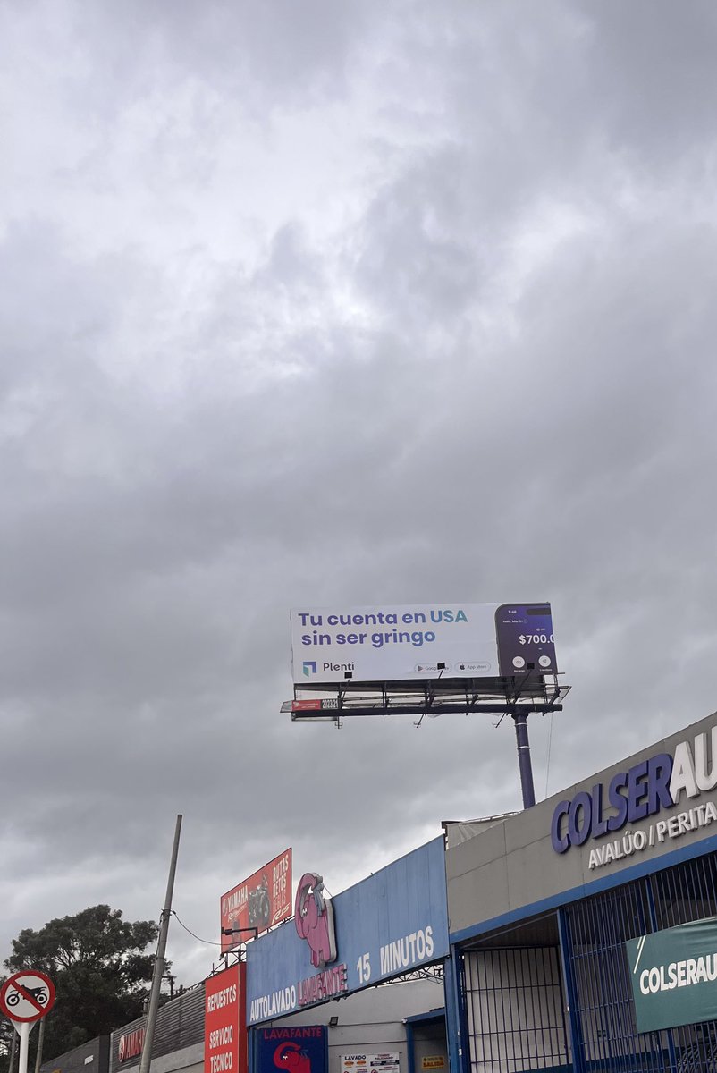 16danslemonde's tweet photo. @somosplenti que dicha encontrarlos en Bogotá! https://t.co/hhWlY0P9Zw