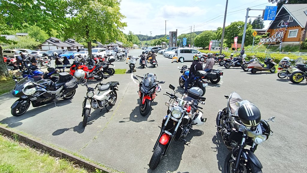 windofkait's tweet image. 笑笑マルシェからのつくでなう。
野生と思われるイレブンがいるな…
#ZZR1100 #ZX11