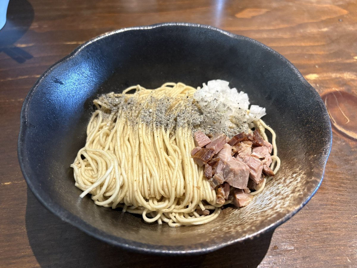 ramalchannel's tweet photo. 『 煮干しそば 剛 』
・濃厚煮干し  1200円
・和え玉  300円
先週に続いて今週も煮干しそば剛へ
数量限定の濃厚煮干しがあったので
迷わず濃厚煮干しをチョイス！
最近お気に入りのお店で個人的に
煮干し系では一番の推し🍜
濃厚で最高♪
今回も美味しく頂きました😋

#煮干しそば剛
#静岡ラーメン https://t.co/AEbz9EqrPF