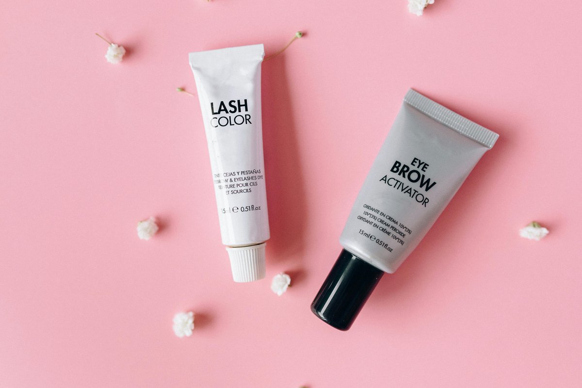 uniquebeautysec's tweet image. Thicker. Fuller. Healthier brows? 👀
Our Eyebrow Activator nourishes and stimulates growth—because bold brows are always in.
💧 Just a few strokes a day = real results.
👉 [UniqueBeautySecret.com]
#BrowGrowth #BoldBrows #UniqueBeautySecret