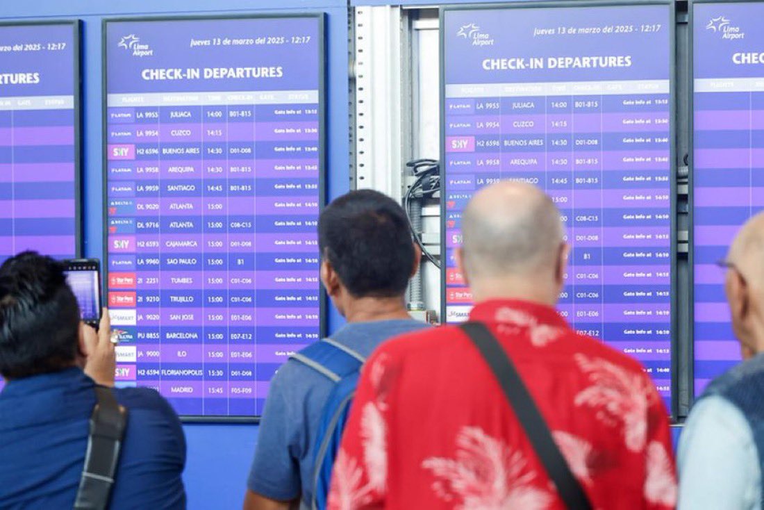 AlertaNews24's tweet photo. 🇵🇪 | AHORA: El aeropuerto internacional Jorge Chávez en Perú se ha cerrado para dar pase al nuevo aeropuerto que iniciará operaciones desde el domingo a las 0800 hora local de Lima. https://t.co/IXvP4UlJ2r