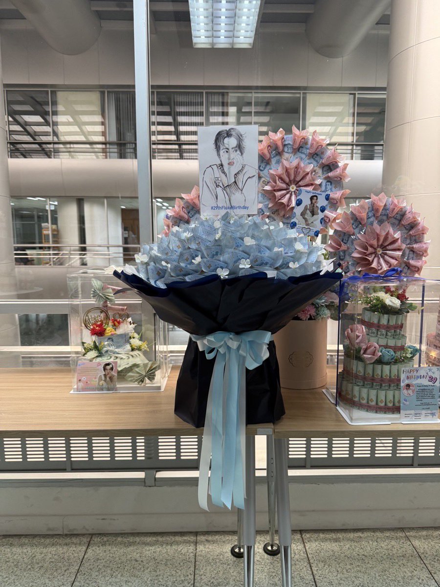 LNgeaw's tweet photo. #FlukeBloomingverse
#29thHBDFlukeNatouch 
#เจ้าแก้มก้อน 
ขอให้มีความสุขกับวันพิเศษและคนพิเศษนะครับ ขอให้งานวันนี้ให้ราบรื่นๆนา
ขอบคุณร้าน https://t.co/8JfjF7a3HF กับช่อสวยๆที่มีให้ตลอด🙏🏻 https://t.co/aQRD5h6igV