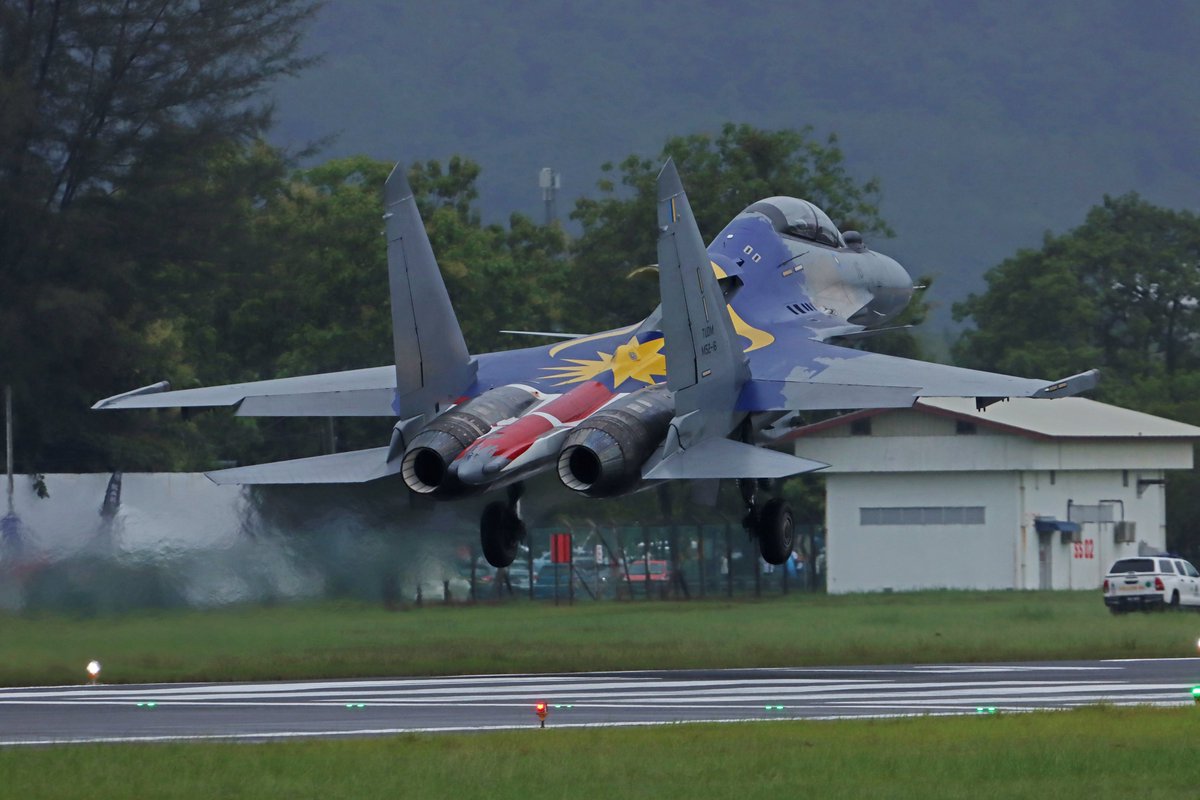 YinsAviation's tweet photo. Royal Malaysian Air Force
Tentera Udara Diraja Malaysia
Sukhoi Su-30MKM Flanker-H
Special Marking Lima 2025
#Flanker #Sukhoi #RMAF #TUDM #WMKL #canon #エアフォト #AirShow #lima2025 #langkawi https://t.co/OVVltZHBej