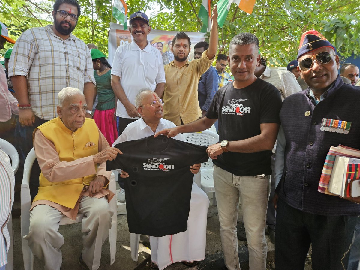 Honoured to be part of the victory rally organised by <a href="/APNSWAMY/">APN Swami</a> &amp; team. Took this special moment to present the #OperationSindoor T-shirt as a tribute to our pre-independence stalwarts—Dr. H.V. Hande &amp; Shri Nalli Kuppuswami Chetti aiyya —who witnessed India through 5 wars 🙏