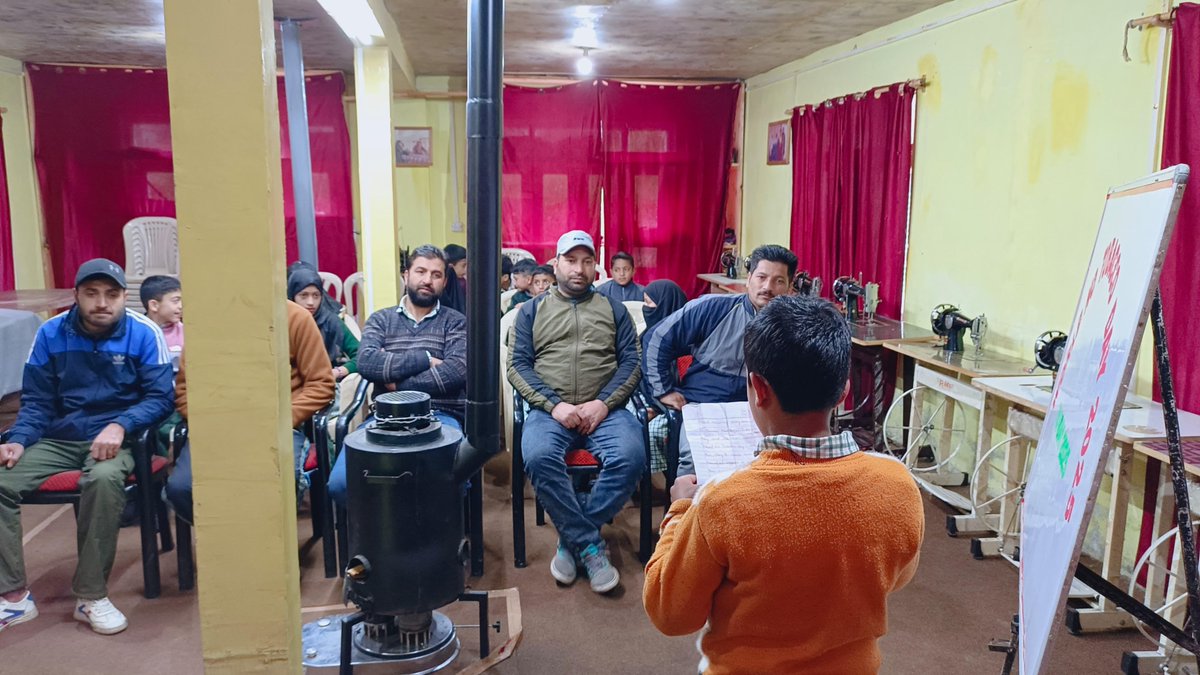 kupwarasentinel's tweet photo. #IndianArmy hosted a powerful anti-tobacco drive at #CYEC Bagtore uniting locals, health workers & youth to fight addiction. From awareness talks to heartfelt pledges—Kashmir’s border belt echoes a call for a healthier future.
#SayNoToTobacco #IndianArmy #BorderWellness https://t.co/JpbjgttHm2