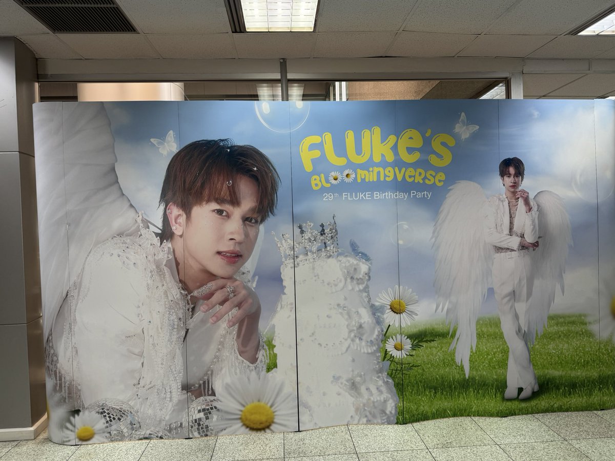 t6_6109yoshi's tweet photo. 会場フロアはBDで可愛いふるたんいっぱい😍🥰❤️❤️❤️❤️❤️
#FlukeBloomingverse
#29thHBDFlukeNatouch
 #เจ้าแก้มก้อน  #fluke_natouch https://t.co/N2bcCcnqBL