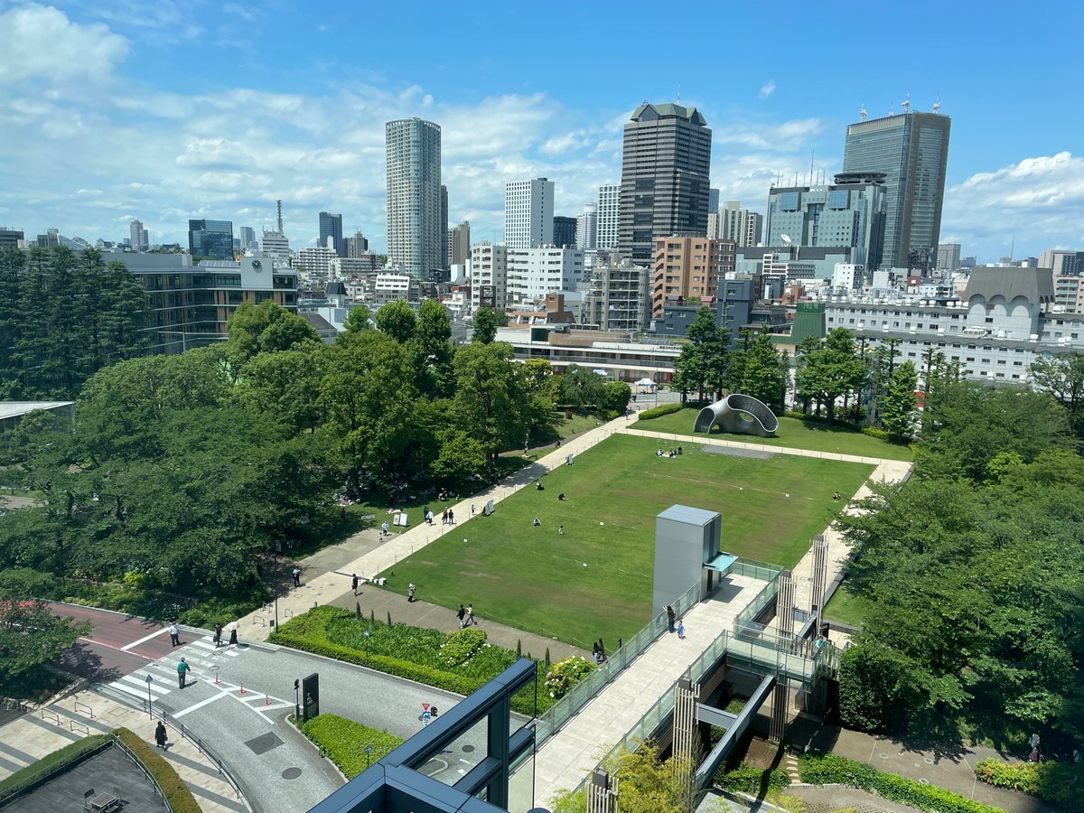 本日も19時まで開室しています。
6月の開室日はこちらになります！
1 (日) / 8 (日) / 14 (土) / 15 (日) / 16(月) / 26(木) / 28 (土) / 29 (日)
開室時間：13:00-19:00
久しぶりの晴れ間が気持ちの良い日ですね☀️
デザインハブではゼミ展を開催中です。近くにお越しの際はぜひお立ち寄りください。