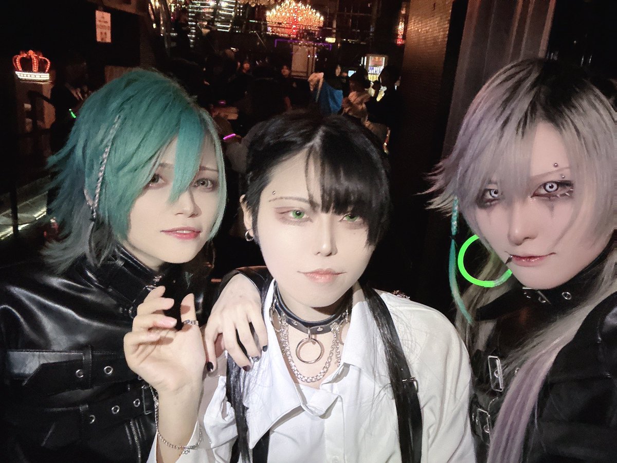 あきらと日曜日にやってるカフェ&amp;バーの後輩くんが遊びに来てくれた☺️

ティプシーはしばらくお休みだけど、毎週日曜日に開催してるので夏の間も会いにきてね💕(お店:<a href="/PopKornBrain/">中性男装エスコート&カフェ🌟Etoile</a> )