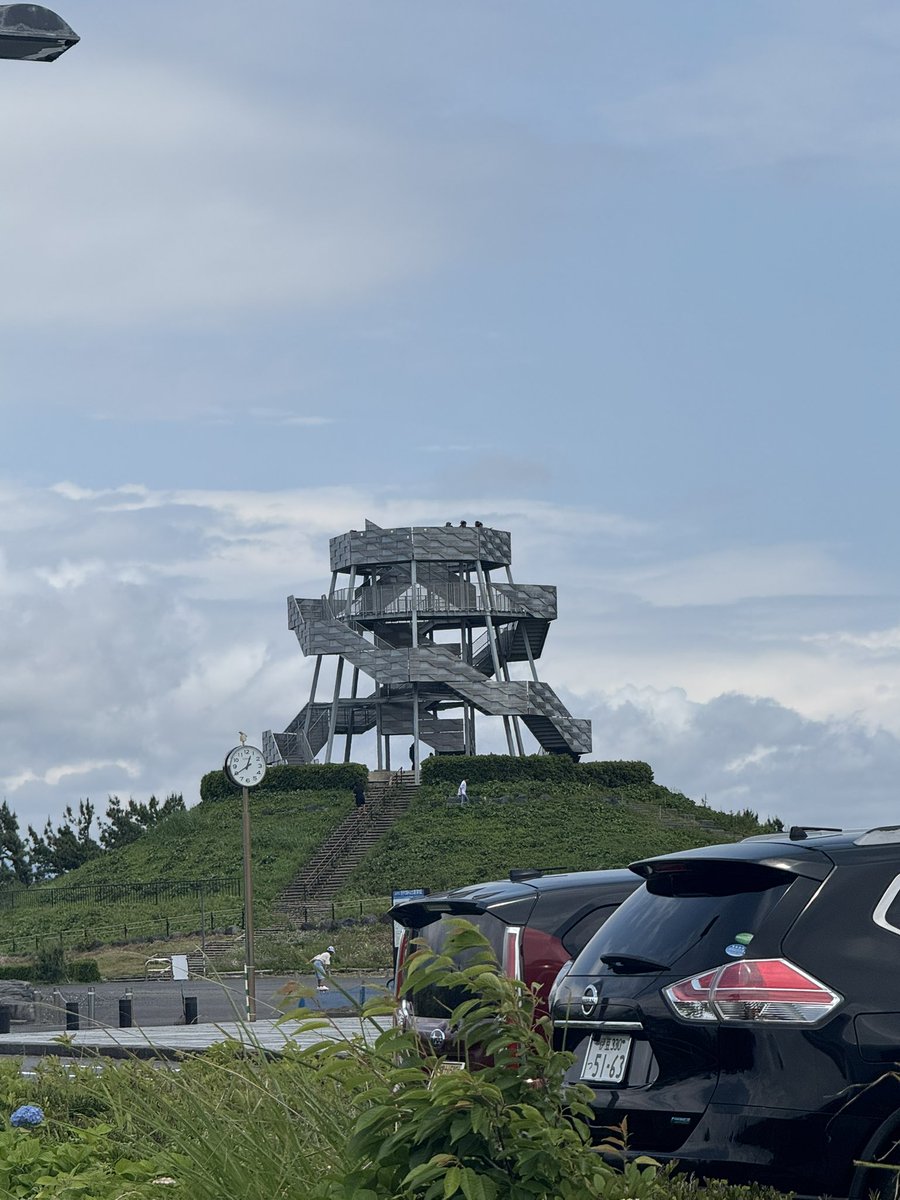 toshianiiii's tweet image. いつもの、公園で富士山定点観測。
曇っていて見えません❗️
富士山定点観測になってないじゃん(爆)
今日は、富士山ヒルクライムのイベントがあったようで、5合目は晴れいたようですね。
富士ヒルの沢山のポストがありました。
#サイクリング 
#ロードバイク
#グスト
#gusto
#富士山
#田子の浦港公園
