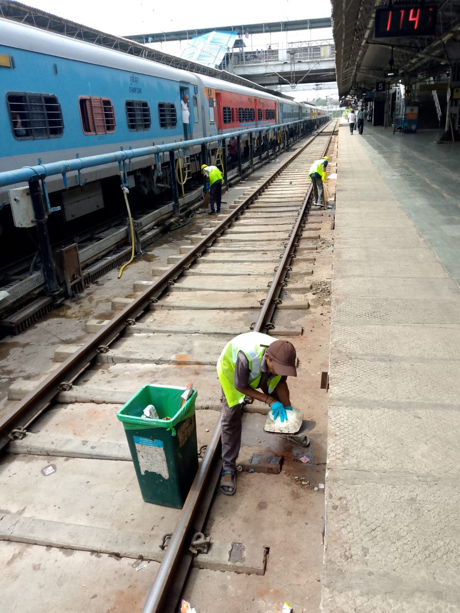 drmadiwr's tweet photo. ✅️Track cleaning work successfully carried out at Ahmedabad Station!
A step forward in maintaining hygiene, safety, and cleanliness across the railway premises. Clean tracks, smooth journeys!💫
#CleanTracks #RailwayCleanlinessDrive
@moefcc
@WesternRly
@RailMinIndia https://t.co/ecvxktrAEL